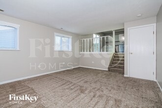 1056 Merle Ct in Hamilton, OH - Foto de edificio - Building Photo