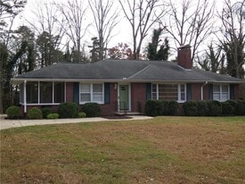 353 Mountain View Dr NW in Gainesville, GA - Building Photo