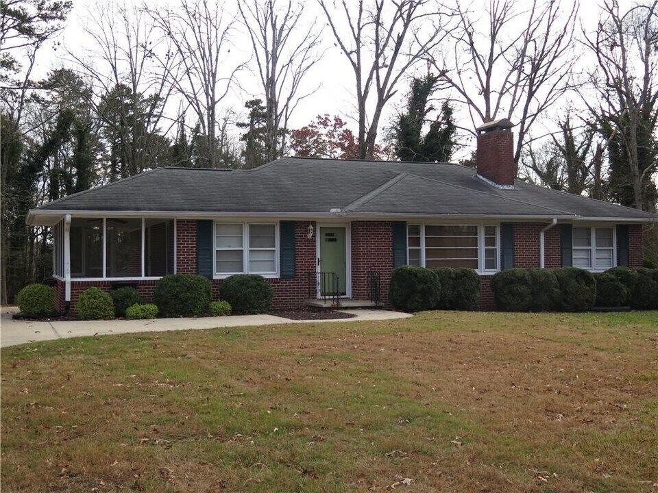 353 Mountain View Dr NW in Gainesville, GA - Building Photo