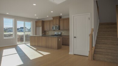 355 Aspen Wy in King of Prussia, PA - Building Photo - Building Photo