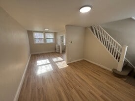 212 Laveer St in Philadelphia, PA - Building Photo