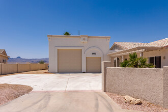 1960 Mangrum Dr in Lake Havasu City, AZ - Foto de edificio - Building Photo