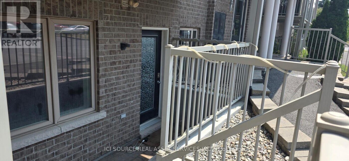 3789B Canyon Walk Dr in Ottawa, ON - Building Photo