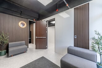 Dakar on Lake in Minneapolis, MN - Building Photo - Lobby