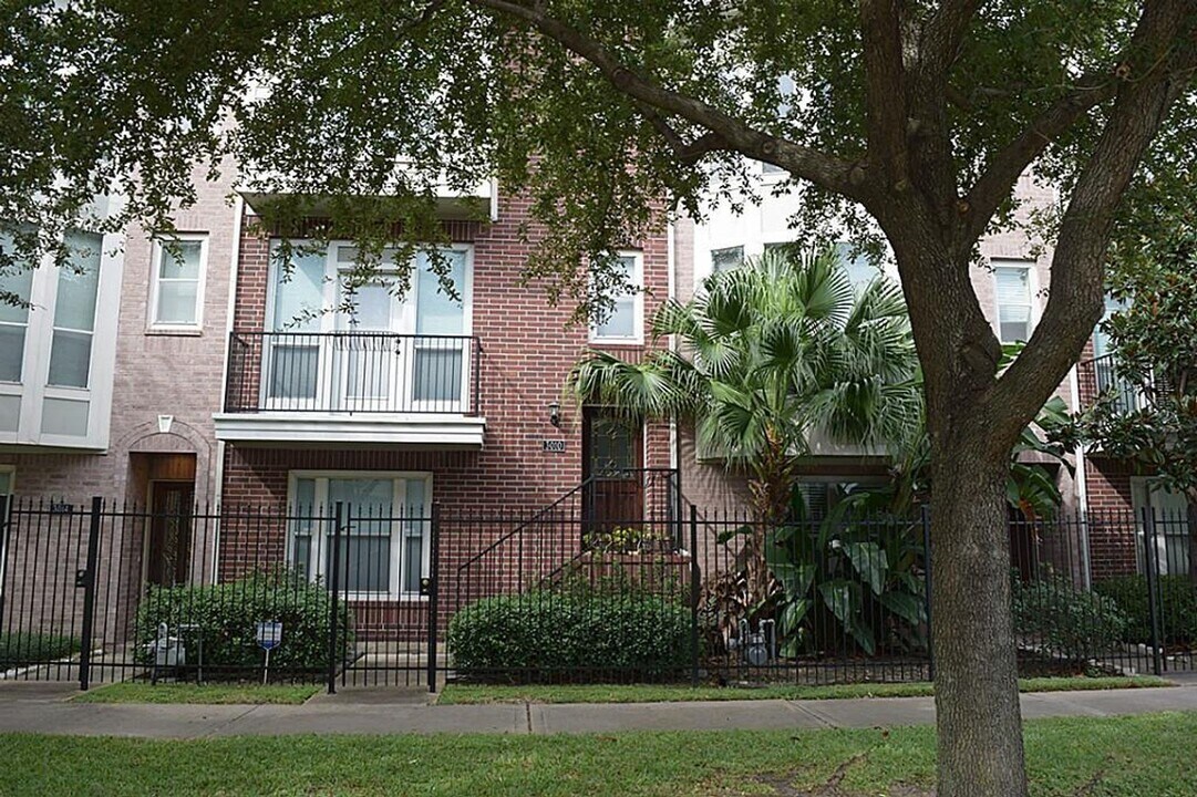 3010 La Branch St in Houston, TX - Building Photo