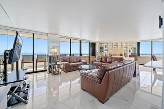 5070 N Ocean Dr in Riviera Beach, FL - Foto de edificio - Building Photo