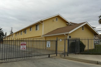 The Cape Villa Apartments in Beaumont, CA - Foto de edificio - Building Photo