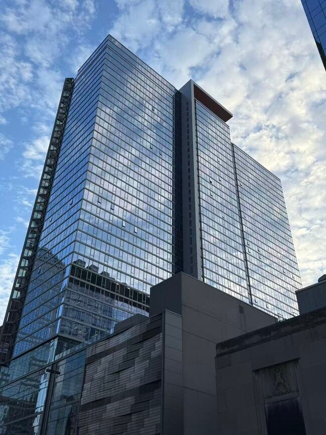 property at 25 W Randolph St