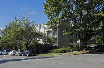 Mathew Court in Vancouver, BC - Building Photo - Building Photo