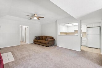 114 N Kanaio Dr in Bastrop, TX - Building Photo - Building Photo