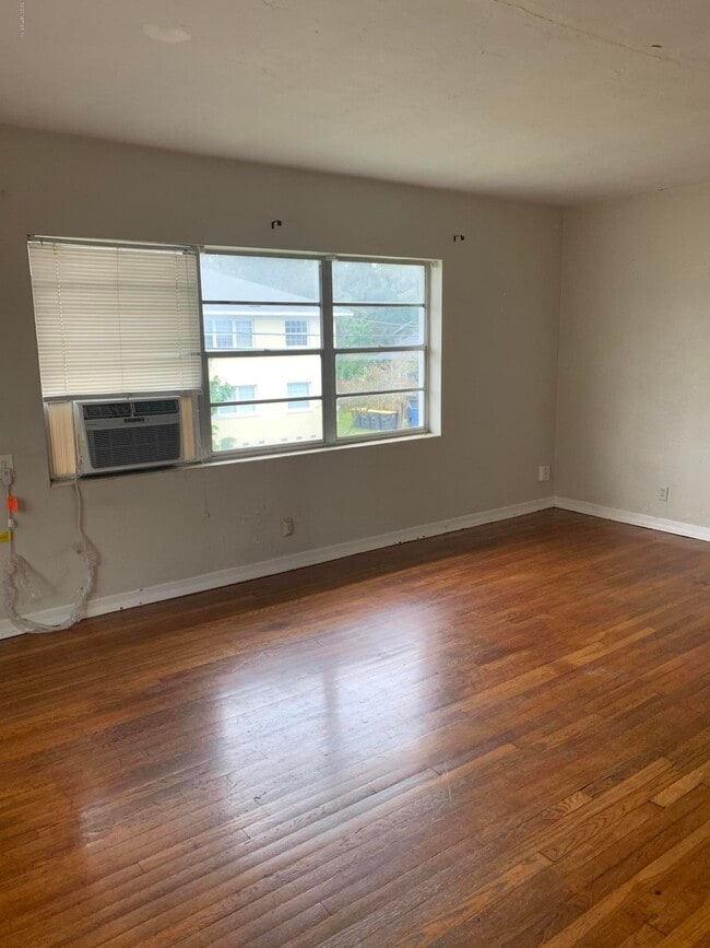 property at 1305 Lasalle St