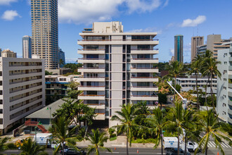 2029 Ala Wai Blvd in Honolulu, HI - Building Photo - Building Photo