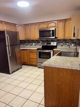 803 9th Ave NW in Puyallup, WA - Foto de edificio - Building Photo