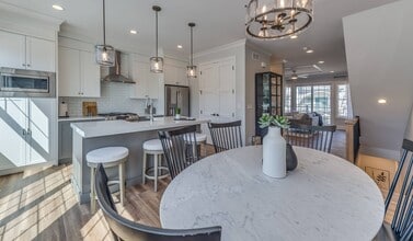 Eldridge Townhomes in Elmhurst, IL - Foto de edificio - Building Photo