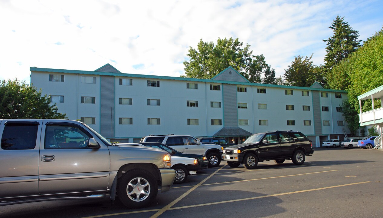 Lee Shore West Apartments in Silverdale, WA - Foto de edificio