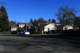 1652 Yardley St in Santa Rosa, CA - Building Photo - Building Photo