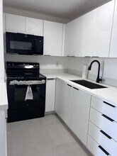 7820 NE Bayshore Ct in Miami, FL - Building Photo - Building Photo
