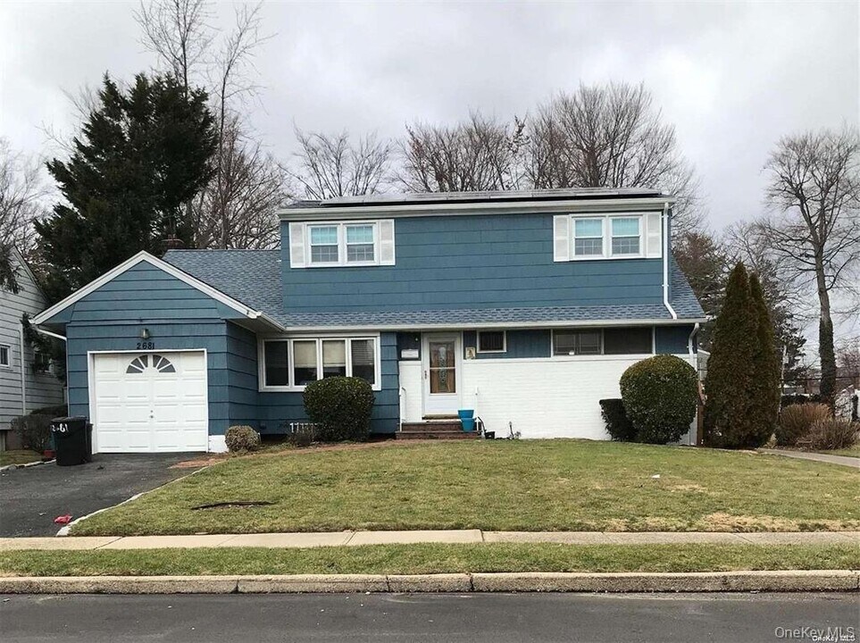 2681 Ray Pl in North Bellmore, NY - Building Photo