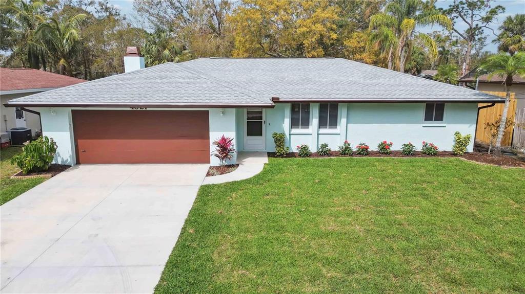 4021 Barry Way in Sarasota, FL - Building Photo