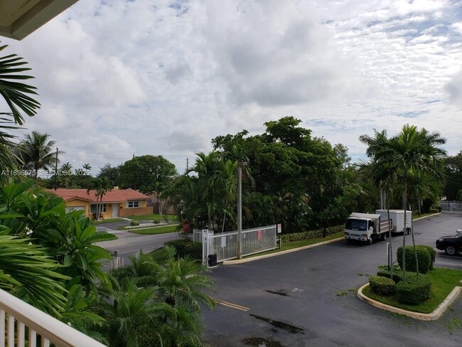 4950 Washington St in Hollywood, FL - Building Photo - Building Photo