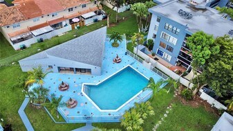 13870 SW 62nd St in Miami, FL - Building Photo