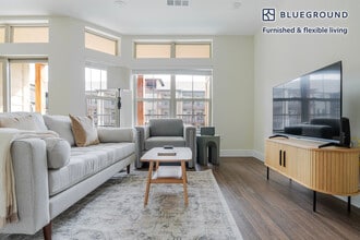 1501 W Howard Ln in Austin, TX - Foto de edificio - Building Photo