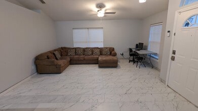 3048 Pineda Dr in Orlando, FL - Building Photo - Building Photo
