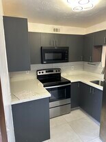 117 NE 2nd Rd, Unit 117 in Homestead, FL - Building Photo