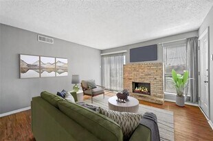 1810 N Garrett Ave in Dallas, TX - Building Photo