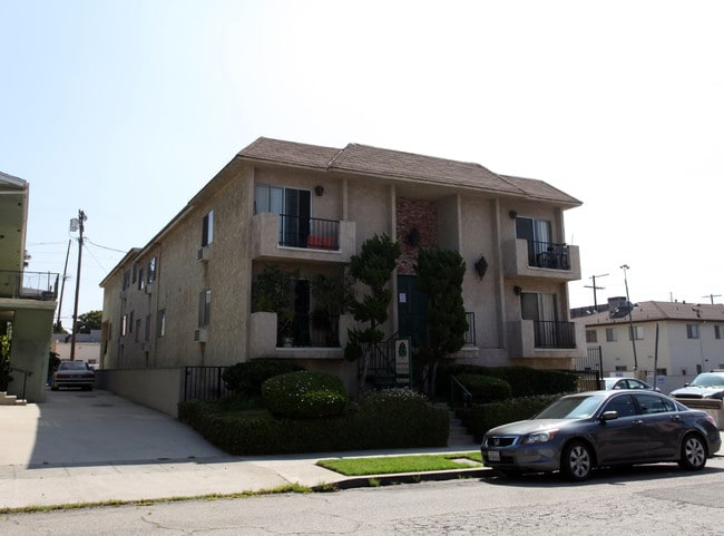 1530 Corinth Ave in Los Angeles, CA - Building Photo - Building Photo