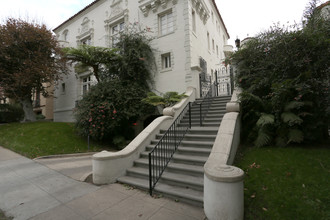 Harper House in Los Angeles, CA - Foto de edificio - Building Photo