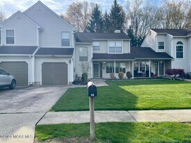 21 Evergreen Dr in East Windsor, NJ - Building Photo