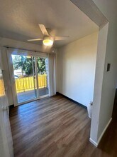 4525 SW Luradel St-Unit -4525A in Portland, OR - Foto de edificio - Building Photo