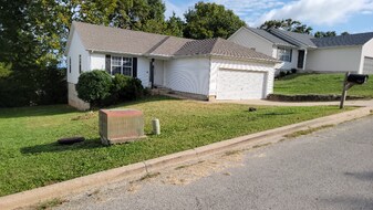 127 Mystic Ave in Hollister, MO - Building Photo