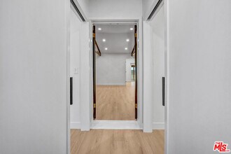 9642 Tujunga Canyon Blvd in Los Angeles, CA - Building Photo - Building Photo