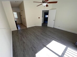 11383 Lakeview Dr in Coral Springs, FL - Building Photo - Building Photo