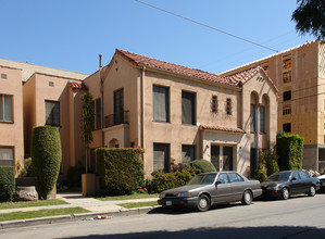 4825 Clinton St in Los Angeles, CA - Building Photo - Building Photo