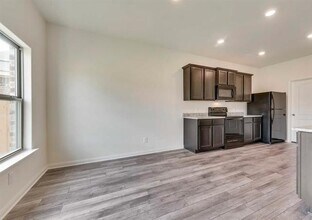 734 Saratoga Dr in Seagoville, TX - Foto de edificio - Building Photo