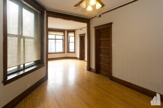 2523 N California Ave, Unit 2 in Chicago, IL - Building Photo - Building Photo