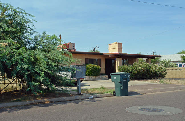 Morten Ave Apartments in Phoenix, AZ - Foto de edificio - Building Photo