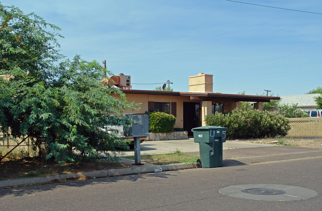 Morten Ave Apartments in Phoenix, AZ - Building Photo - Building Photo