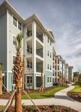 The Point at Bella Grove in Sarasota, FL - Foto de edificio - Building Photo
