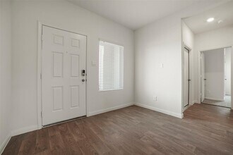 313 LAS LOMAS Dr in San Marcos, TX - Building Photo - Building Photo