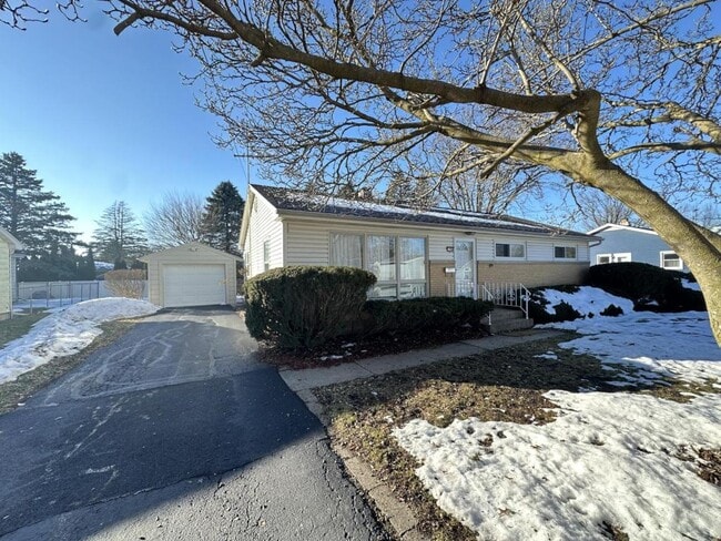 property at 1368 Spruce Ave