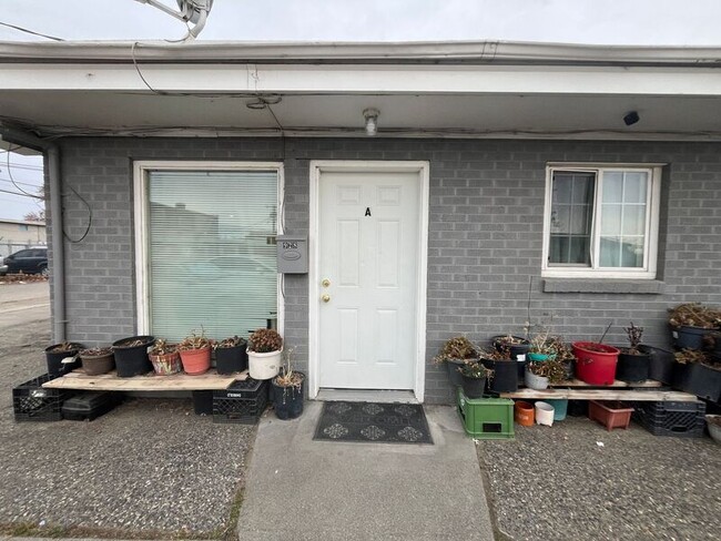 property at 928 W Ruby St