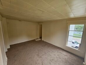 116 Oak St, Unit Apt 2 in Dowagiac, MI - Foto de edificio - Building Photo