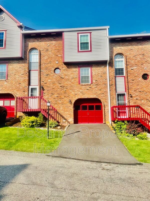 2104 Timberglen Dr in Imperial, PA - Building Photo - Building Photo