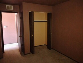 902 Cynthia St in Wilburton, OK - Foto de edificio - Building Photo