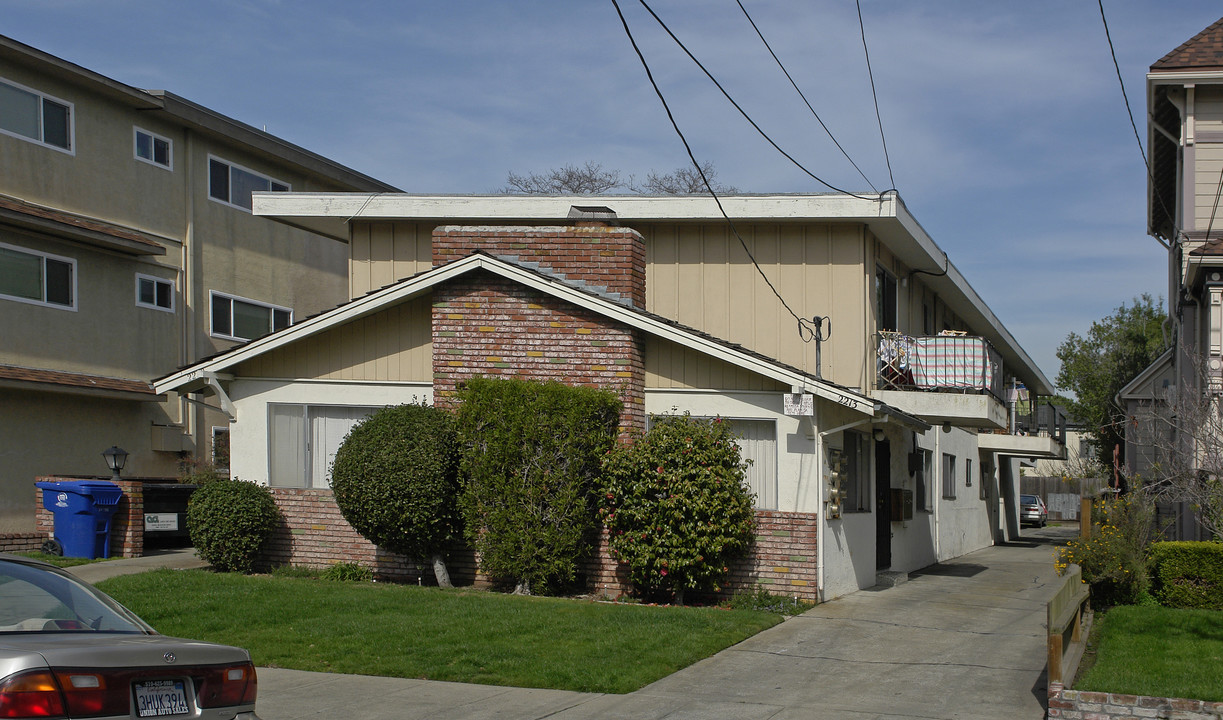 2213 San Antonio Ave in Alameda, CA - Building Photo