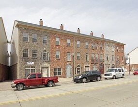 14064-14110 N Lakeside Blvd N in Shelby Township, MI - Building Photo - Building Photo